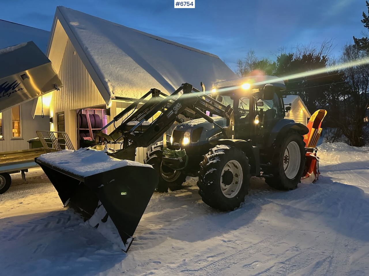 2004 New Holland TS115A 4x4 w/ Front loader, bucket, grading bucket and snow blower. - Tractor: foto 2 2004 New Holland TS115A 4x4 w/ Front loader, bucket, grading bucket and snow blower. - Tractor: foto 2