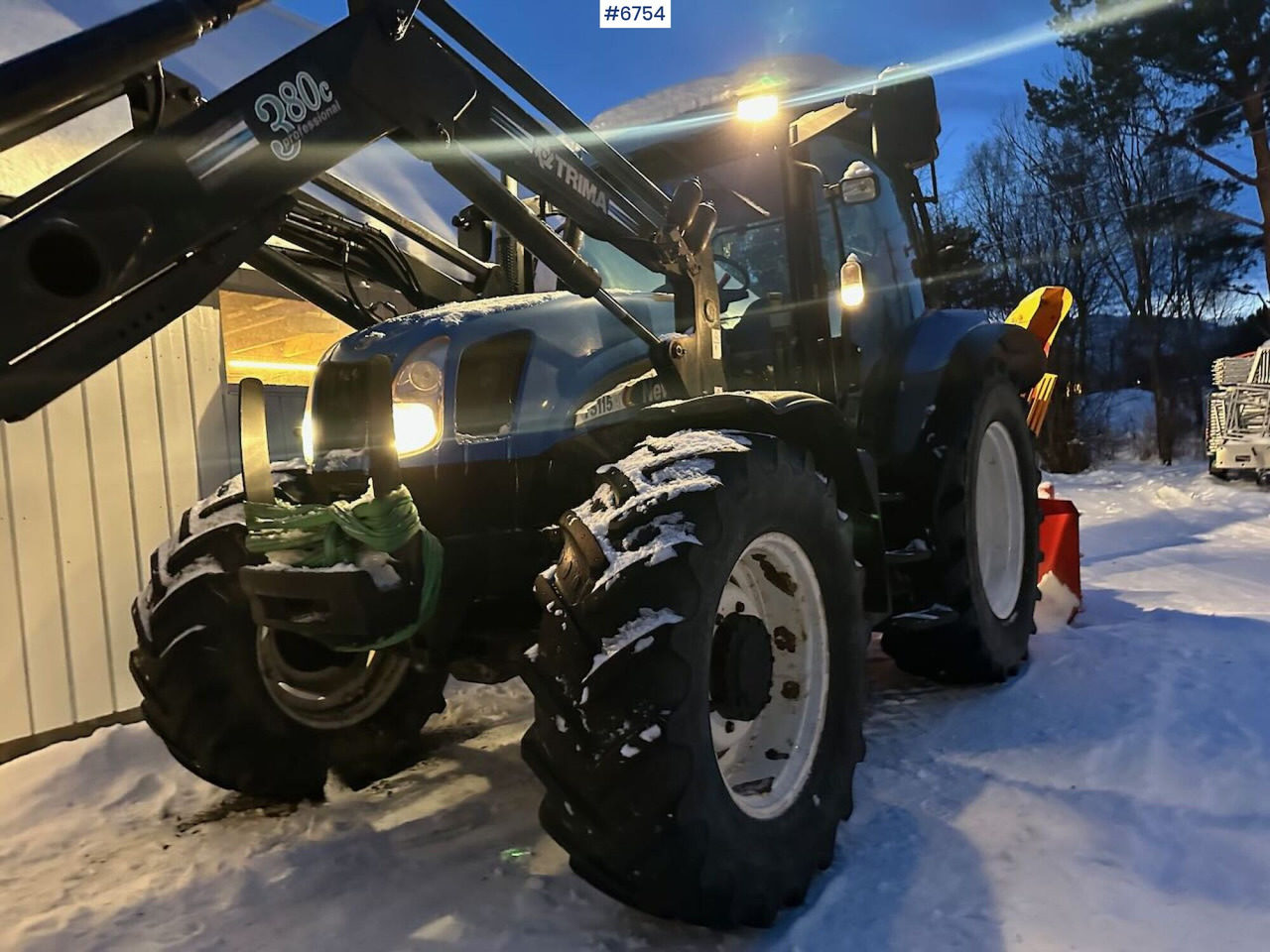2004 New Holland TS115A 4x4 w/ Front loader, bucket, grading bucket and snow blower. - Tractor: foto 3 2004 New Holland TS115A 4x4 w/ Front loader, bucket, grading bucket and snow blower. - Tractor: foto 3
