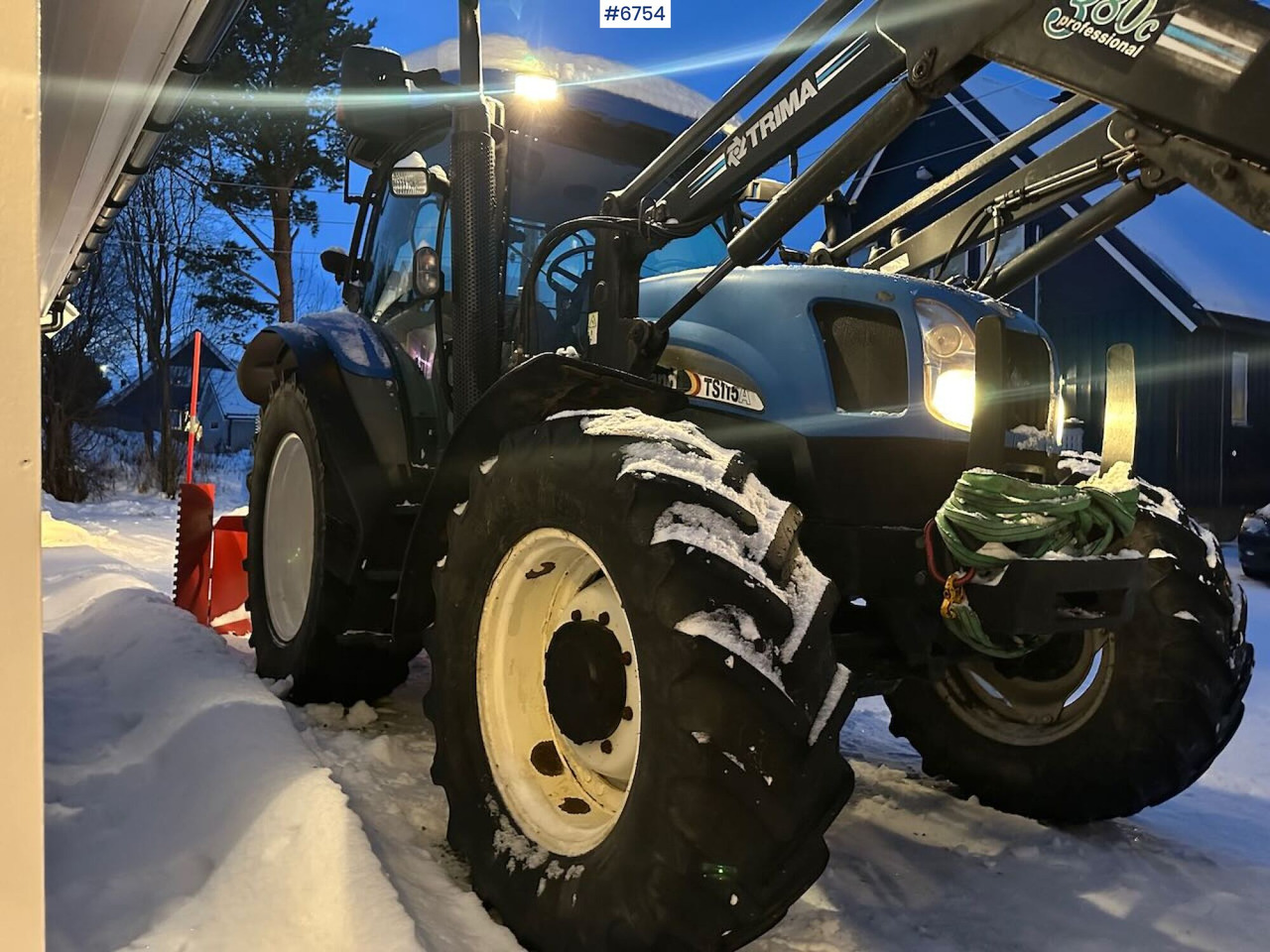 2004 New Holland TS115A 4x4 w/ Front loader, bucket, grading bucket and snow blower. - Tractor: foto 4 2004 New Holland TS115A 4x4 w/ Front loader, bucket, grading bucket and snow blower. - Tractor: foto 4