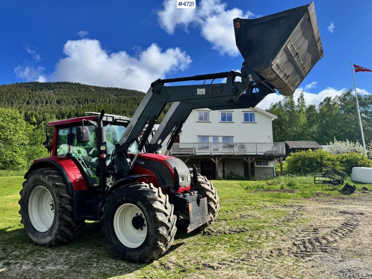 2010 Valtra N142 equipped for snow clearing with front loader - Tractor: foto 3 2010 Valtra N142 equipped for snow clearing with front loader - Tractor: foto 3