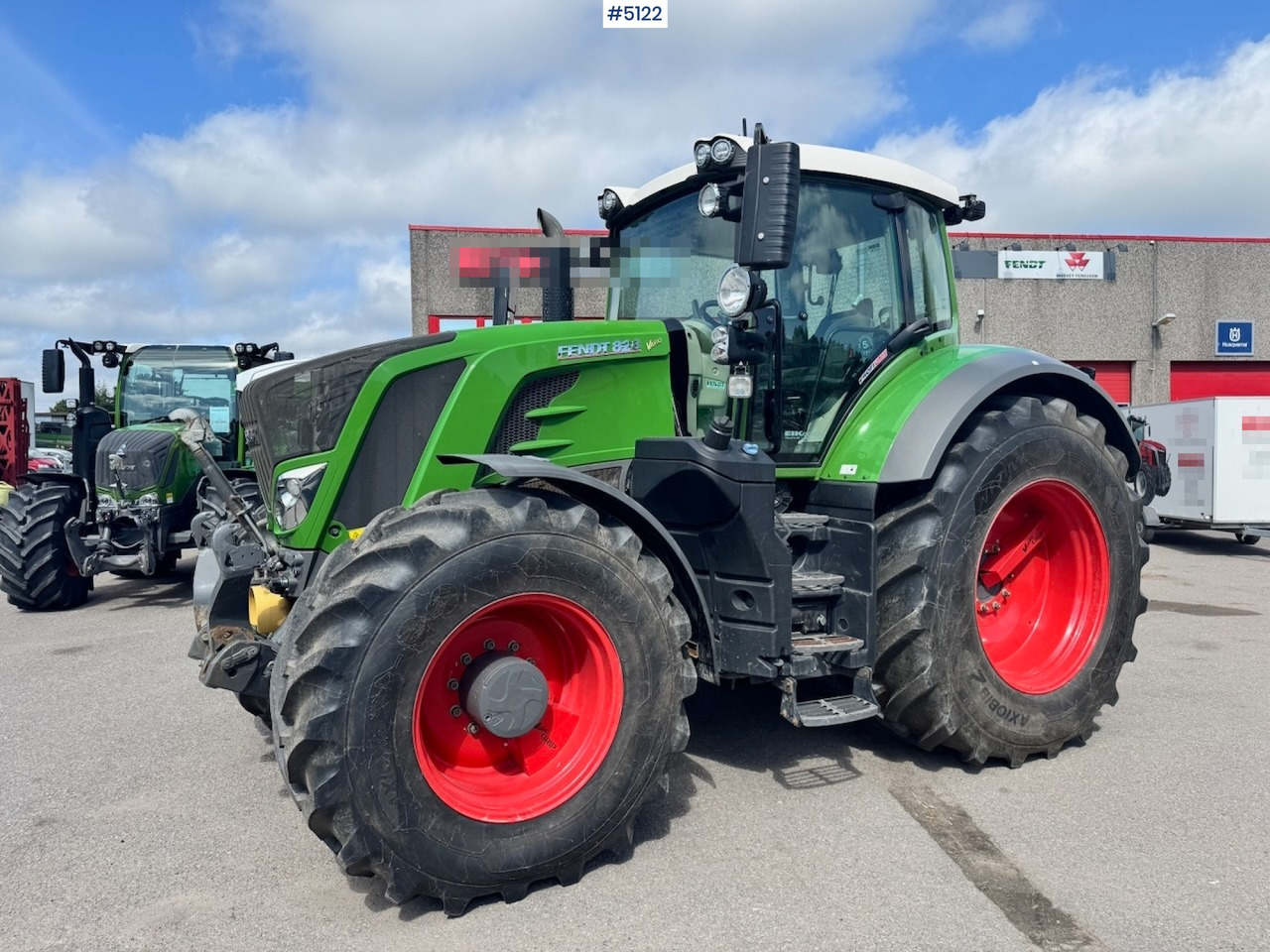 2019 Fendt 828 Vario w/ Front hydraulics and Front PTO. - Tractor: foto 2 2019 Fendt 828 Vario w/ Front hydraulics and Front PTO. - Tractor: foto 2