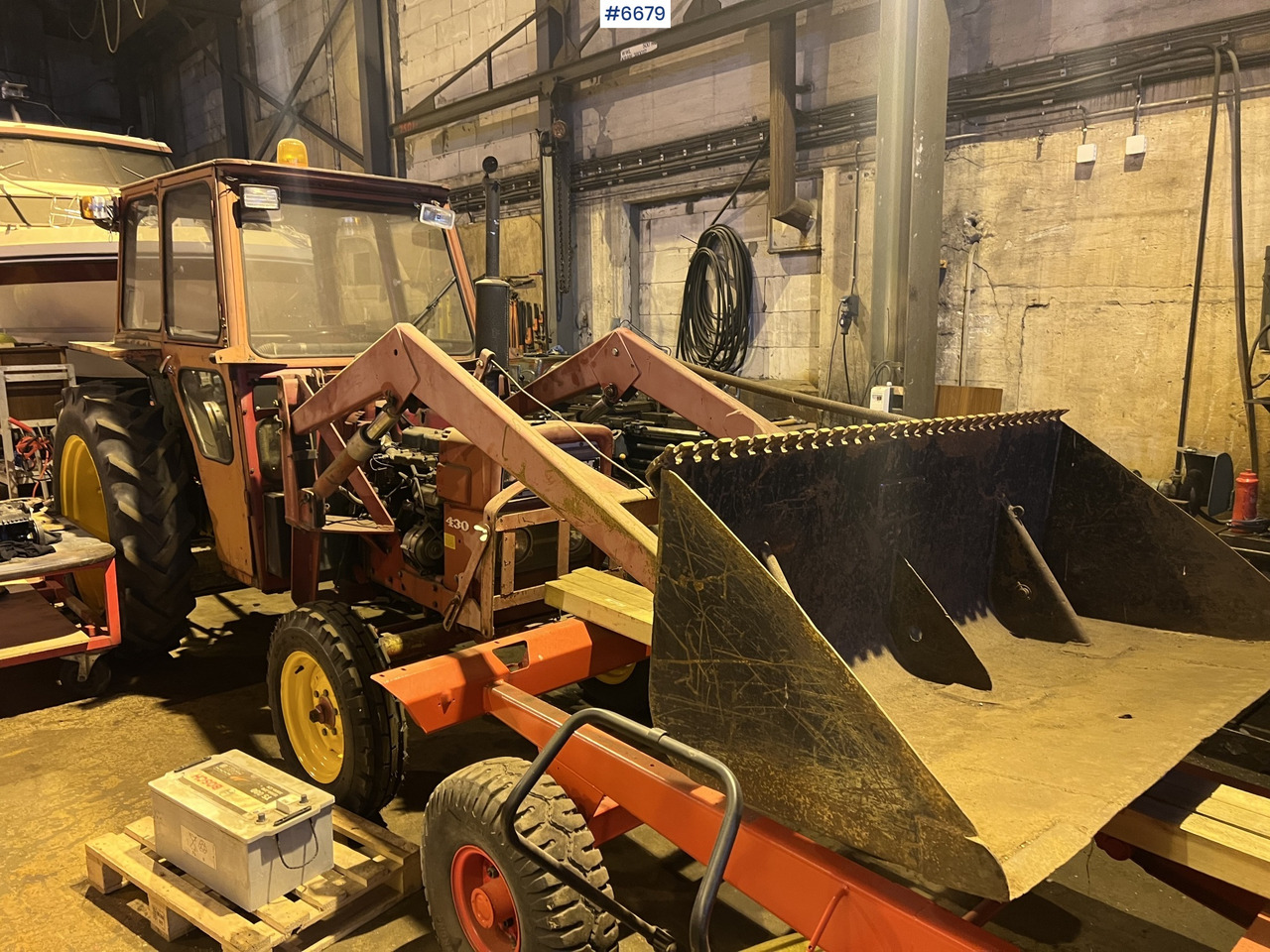 Volvo T430K traktor m/ frontlaster og skuffe - Tractor: foto 1 Volvo T430K traktor m/ frontlaster og skuffe - Tractor: foto 1