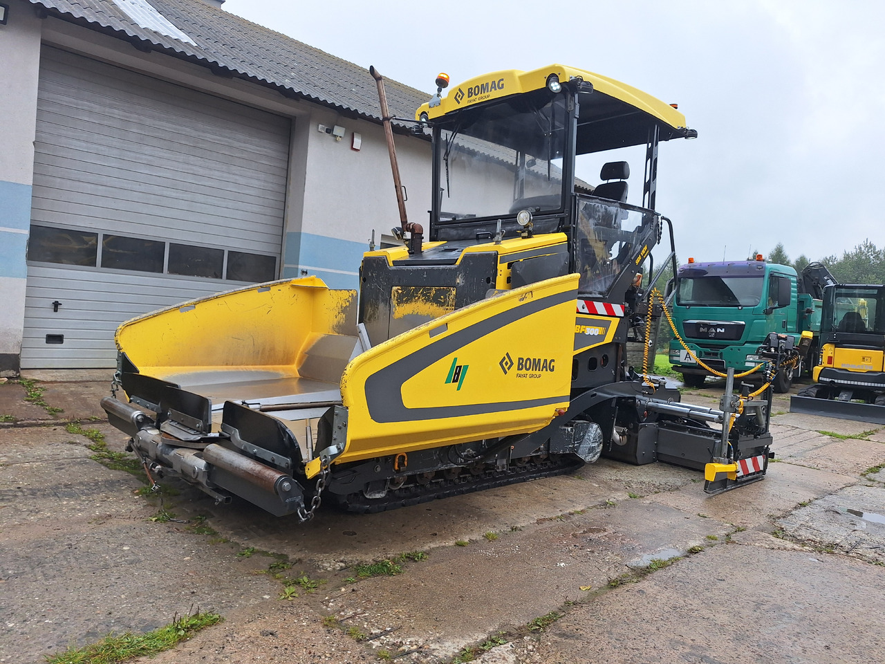 Bomag Bf 300C-3 - Pavimentadora de asfalto: foto 1 Bomag Bf 300C-3 - Pavimentadora de asfalto: foto 1