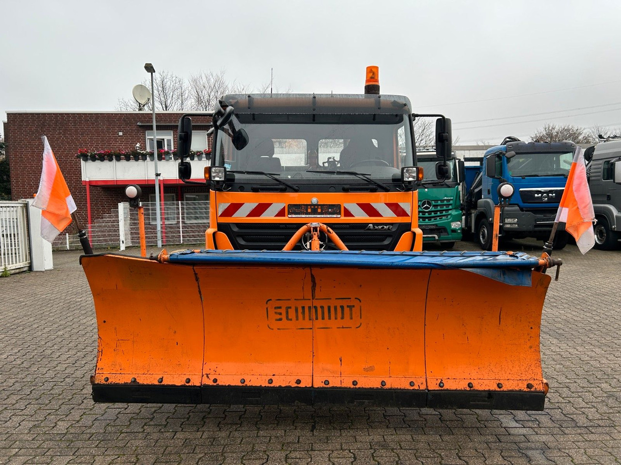 Camión multibasculante Mercedes-Benz 1824 Axor Abroller mit Schneeschild und Streuer: foto 17