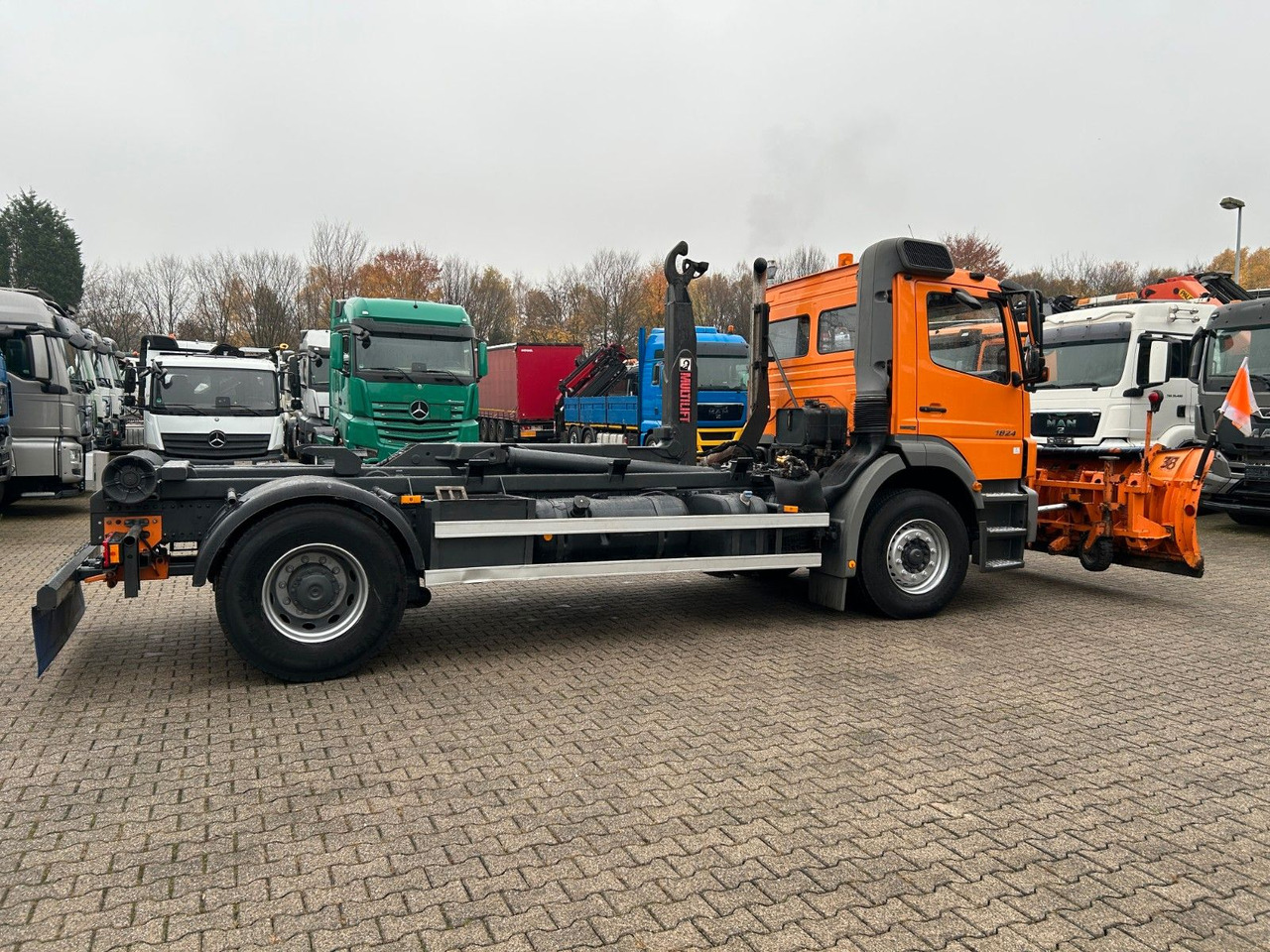 Camión multibasculante Mercedes-Benz 1824 Axor Abroller mit Schneeschild und Streuer: foto 14