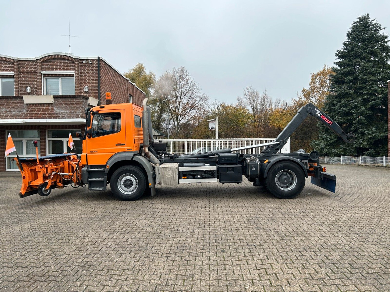Camión multibasculante Mercedes-Benz 1824 Axor Abroller mit Schneeschild und Streuer: foto 6