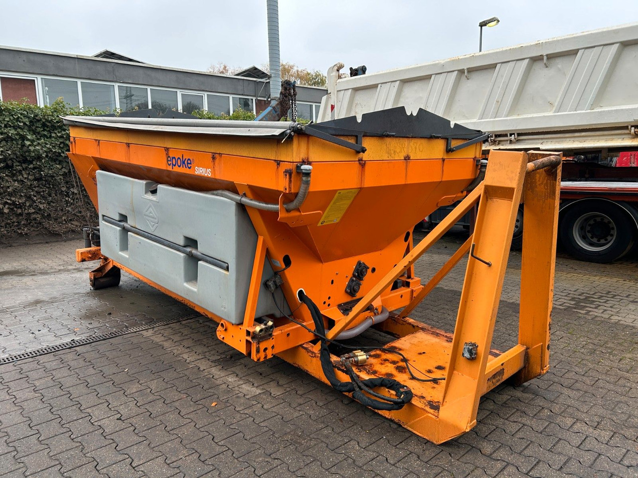 Camión multibasculante Mercedes-Benz 1824 Axor Abroller mit Schneeschild und Streuer: foto 31