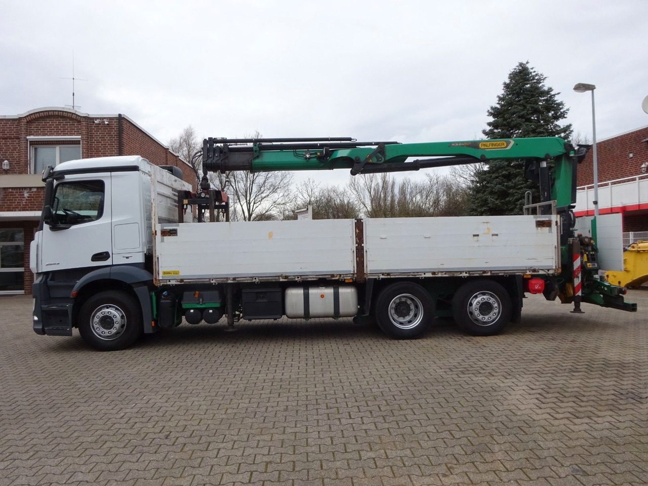 Mercedes-Benz 2543 Antos Baustoff +PK 26001 bis 20 m Auslage Mercedes-Benz 2543 Antos Baustoff +PK 26001 bis 20 m Auslage - Camión grúa, Camión caja abierta: foto 4 Mercedes-Benz 2543 Antos Baustoff +PK 26001 bis 20 m Auslage Mercedes-Benz 2543 Antos Baustoff +PK 26001 bis 20 m Auslage - Camión grúa, Camión caja abierta: foto 4