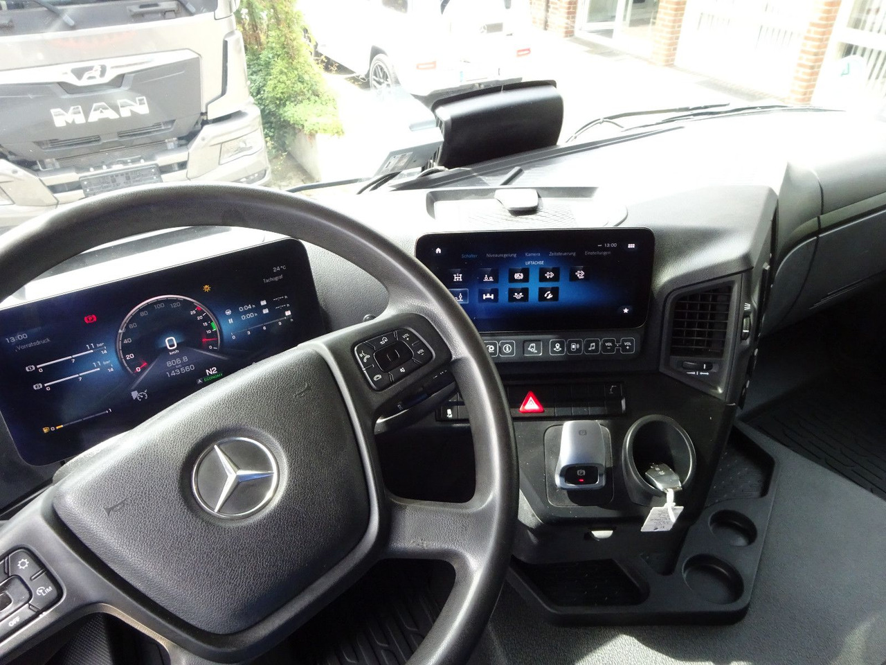 Camión volquete Mercedes-Benz Arocs 3446 MEILER 3 Seitenkipper 8x2: foto 13 Camión volquete Mercedes-Benz Arocs 3446 MEILER 3 Seitenkipper 8x2: foto 13