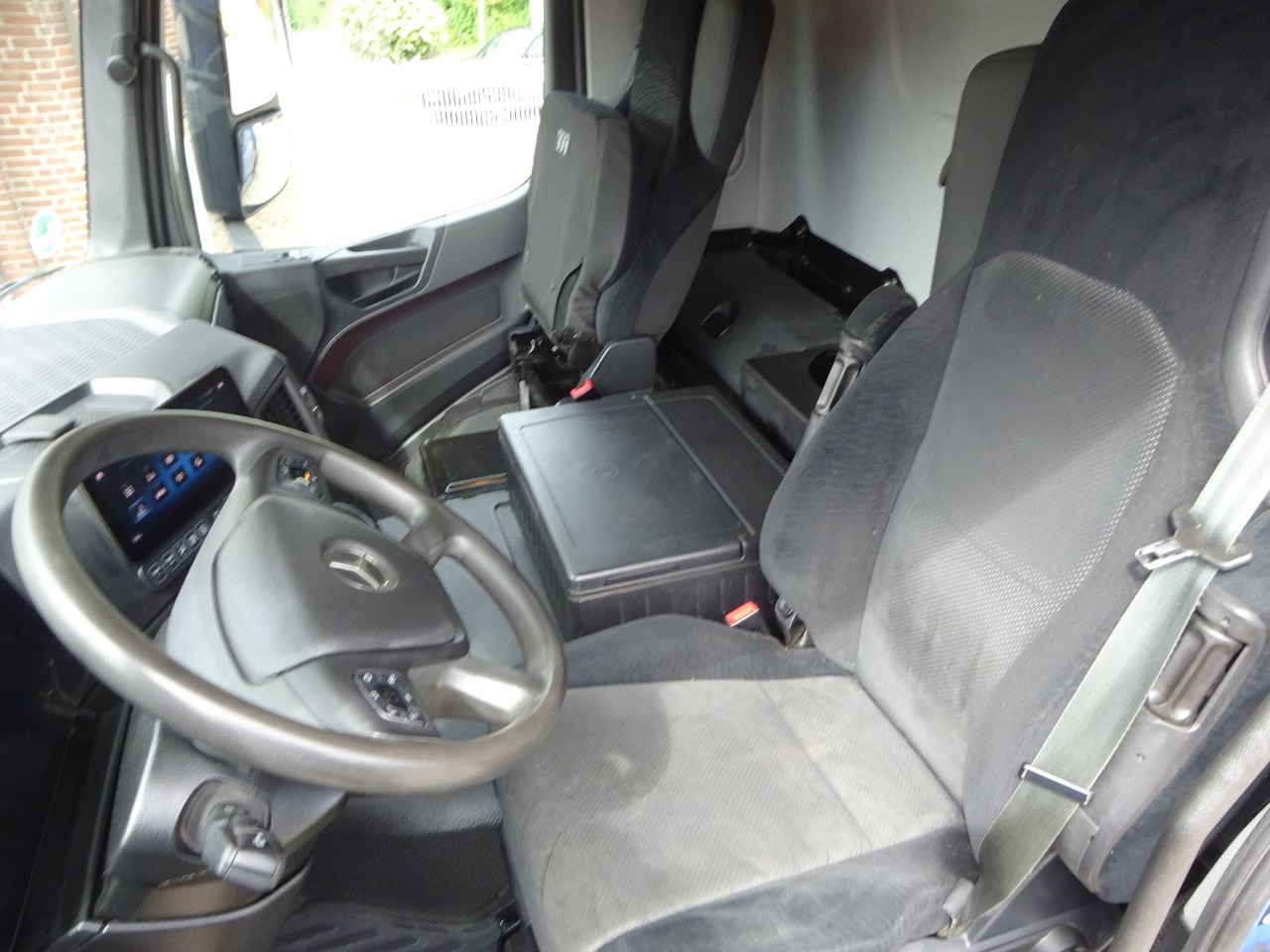 Camión volquete Mercedes-Benz Arocs 3446 MEILER 3 Seitenkipper 8x2: foto 11 Camión volquete Mercedes-Benz Arocs 3446 MEILER 3 Seitenkipper 8x2: foto 11