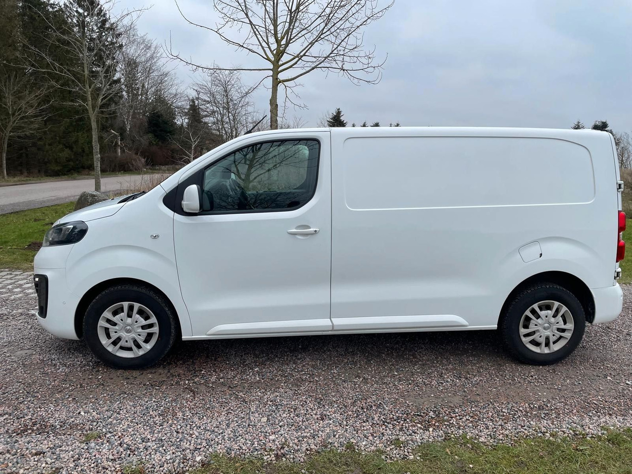 Opel Vivaro Kasten Edition M L2 2.0 Opel Vivaro 2.0 CDTI Edition M L2 *9400€ netto - Furgoneta pequeña: foto 3 Opel Vivaro Kasten Edition M L2 2.0 Opel Vivaro 2.0 CDTI Edition M L2 *9400€ netto - Furgoneta pequeña: foto 3
