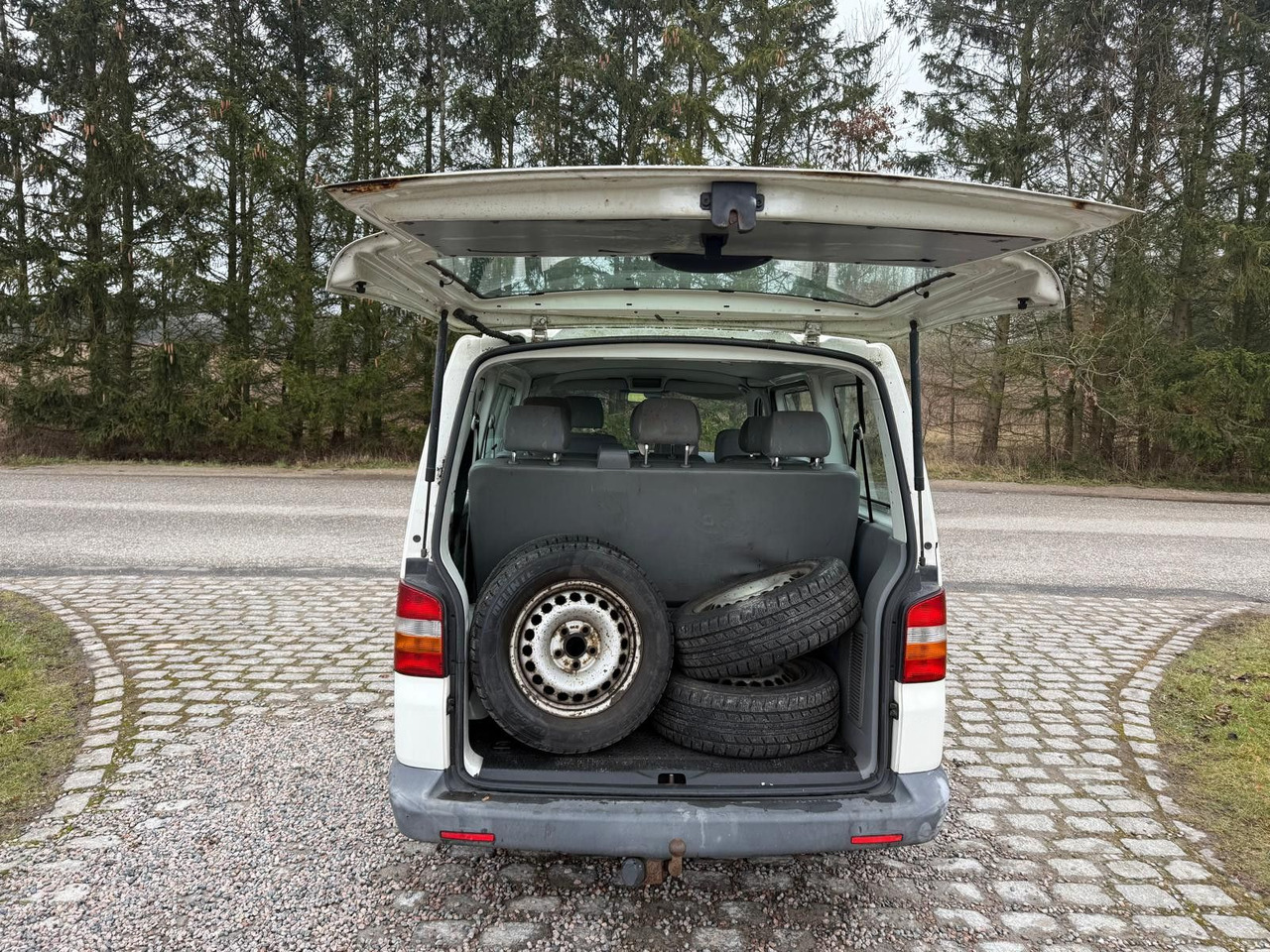 Furgoneta de pasajeros Volkswagen T5 Transporter 1.9 TDI *9 Sitze *RESERVED RO: foto 23 Furgoneta de pasajeros Volkswagen T5 Transporter 1.9 TDI *9 Sitze *RESERVED RO: foto 23