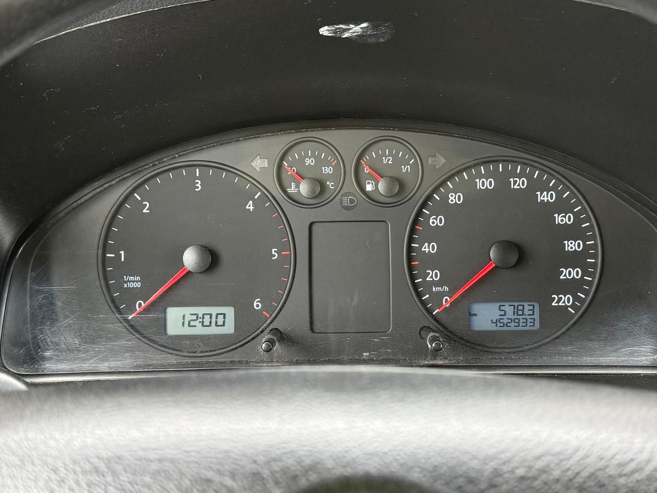 Furgoneta de pasajeros Volkswagen T5 Transporter 1.9 TDI *9 Sitze *RESERVED RO: foto 19 Furgoneta de pasajeros Volkswagen T5 Transporter 1.9 TDI *9 Sitze *RESERVED RO: foto 19