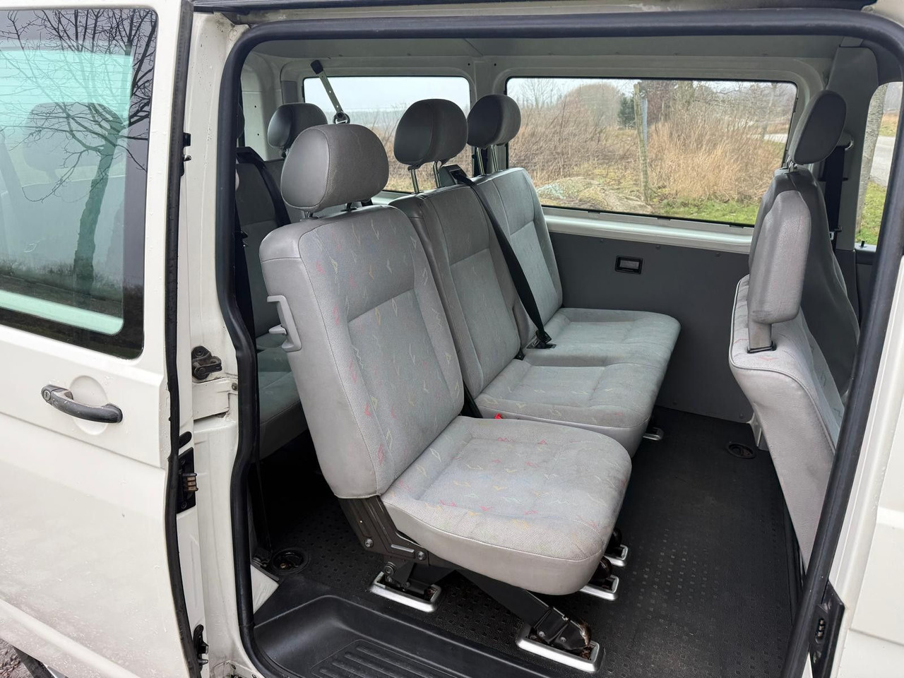 Furgoneta de pasajeros Volkswagen T5 Transporter 1.9 TDI *9 Sitze *RESERVED RO: foto 14 Furgoneta de pasajeros Volkswagen T5 Transporter 1.9 TDI *9 Sitze *RESERVED RO: foto 14