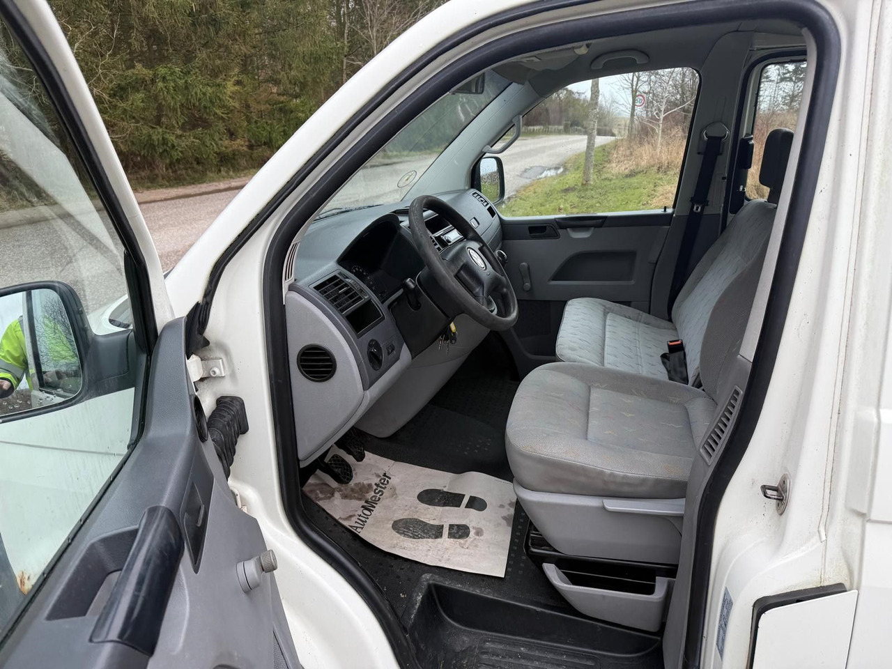 Furgoneta de pasajeros Volkswagen T5 Transporter 1.9 TDI *9 Sitze *RESERVED RO: foto 13 Furgoneta de pasajeros Volkswagen T5 Transporter 1.9 TDI *9 Sitze *RESERVED RO: foto 13