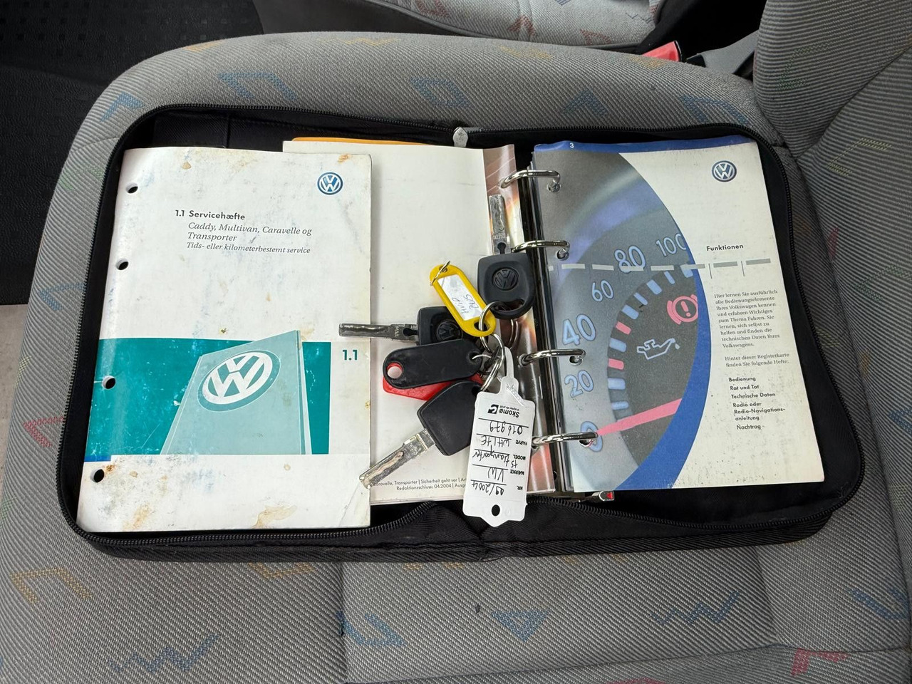 Furgoneta de pasajeros Volkswagen T5 Transporter 1.9 TDI *9 Sitze *RESERVED RO: foto 24 Furgoneta de pasajeros Volkswagen T5 Transporter 1.9 TDI *9 Sitze *RESERVED RO: foto 24