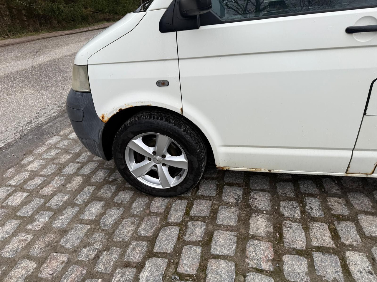 Furgoneta de pasajeros Volkswagen T5 Transporter 1.9 TDI *9 Sitze *RESERVED RO: foto 11 Furgoneta de pasajeros Volkswagen T5 Transporter 1.9 TDI *9 Sitze *RESERVED RO: foto 11