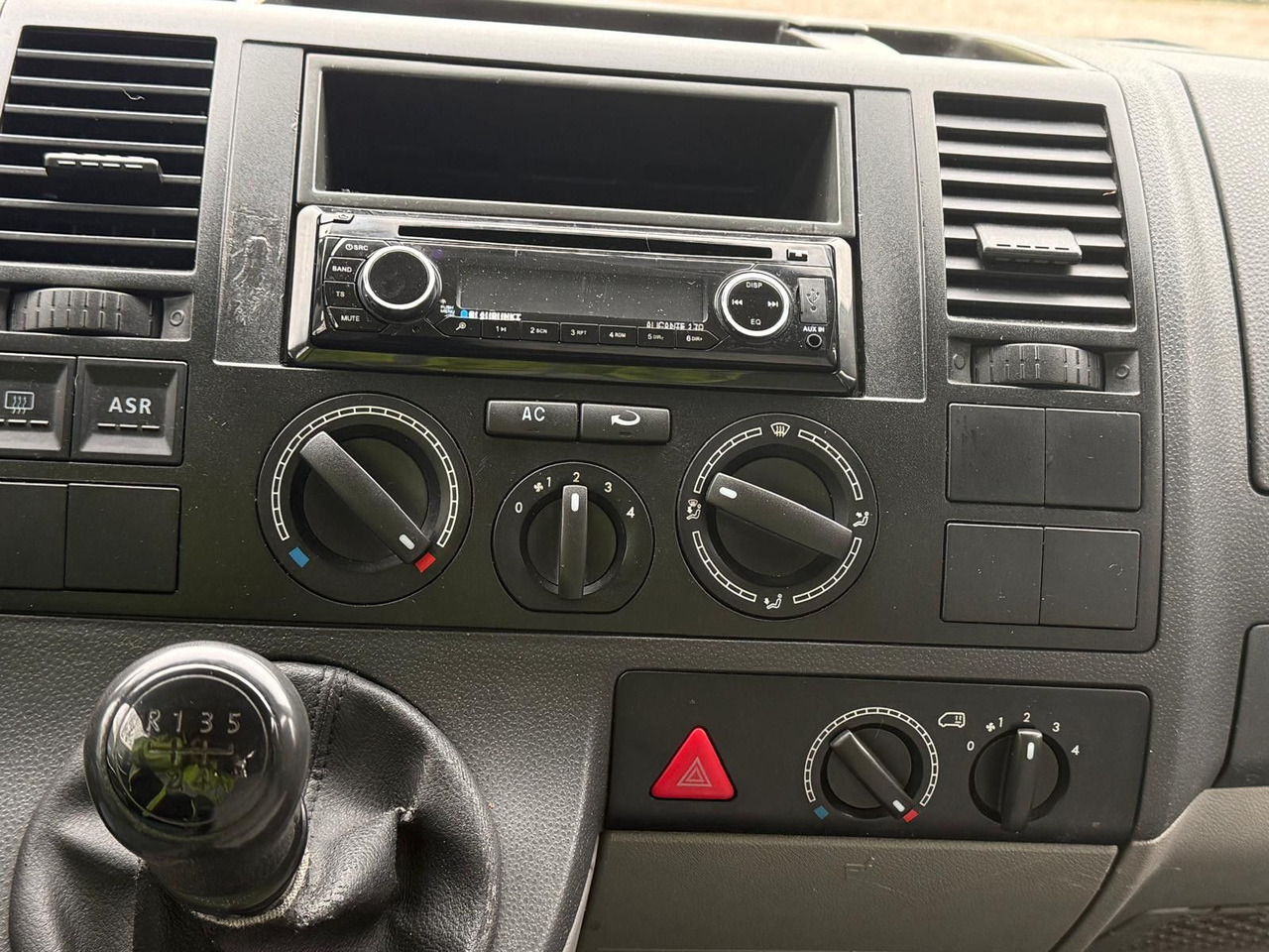 Furgoneta de pasajeros Volkswagen T5 Transporter 1.9 TDI *9 Sitze *RESERVED RO: foto 21 Furgoneta de pasajeros Volkswagen T5 Transporter 1.9 TDI *9 Sitze *RESERVED RO: foto 21