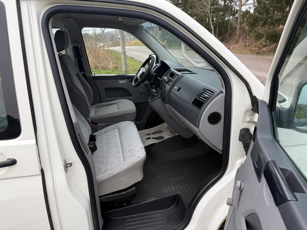 Furgoneta de pasajeros Volkswagen T5 Transporter 1.9 TDI *9 Sitze *RESERVED RO: foto 16 Furgoneta de pasajeros Volkswagen T5 Transporter 1.9 TDI *9 Sitze *RESERVED RO: foto 16