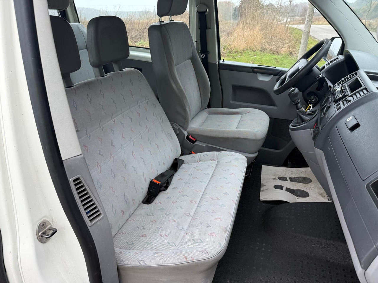 Furgoneta de pasajeros Volkswagen T5 Transporter 1.9 TDI *9 Sitze *RESERVED RO: foto 17 Furgoneta de pasajeros Volkswagen T5 Transporter 1.9 TDI *9 Sitze *RESERVED RO: foto 17