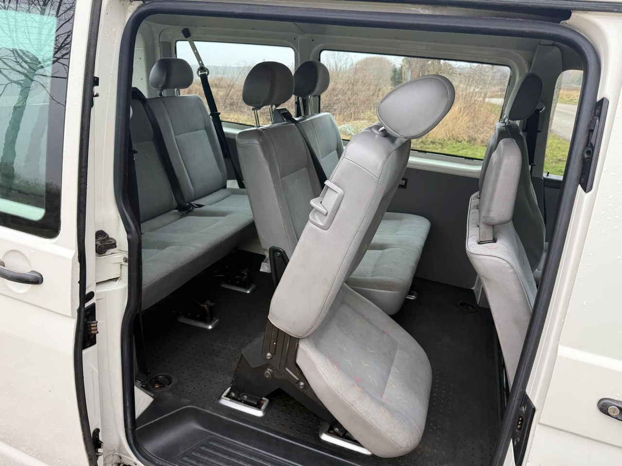 Furgoneta de pasajeros Volkswagen T5 Transporter 1.9 TDI *9 Sitze *RESERVED RO: foto 15 Furgoneta de pasajeros Volkswagen T5 Transporter 1.9 TDI *9 Sitze *RESERVED RO: foto 15
