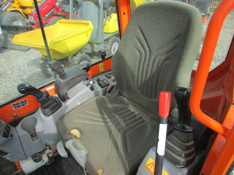 Kubota U 27-4 Minibagger 21.000 EUR - Miniexcavadora: foto 5 Kubota U 27-4 Minibagger 21.000 EUR - Miniexcavadora: foto 5
