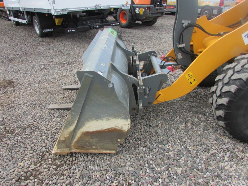 Liebherr L 506 Compact Radlader 41.500 EUR - Cargadora de ruedas: foto 3 Liebherr L 506 Compact Radlader 41.500 EUR - Cargadora de ruedas: foto 3