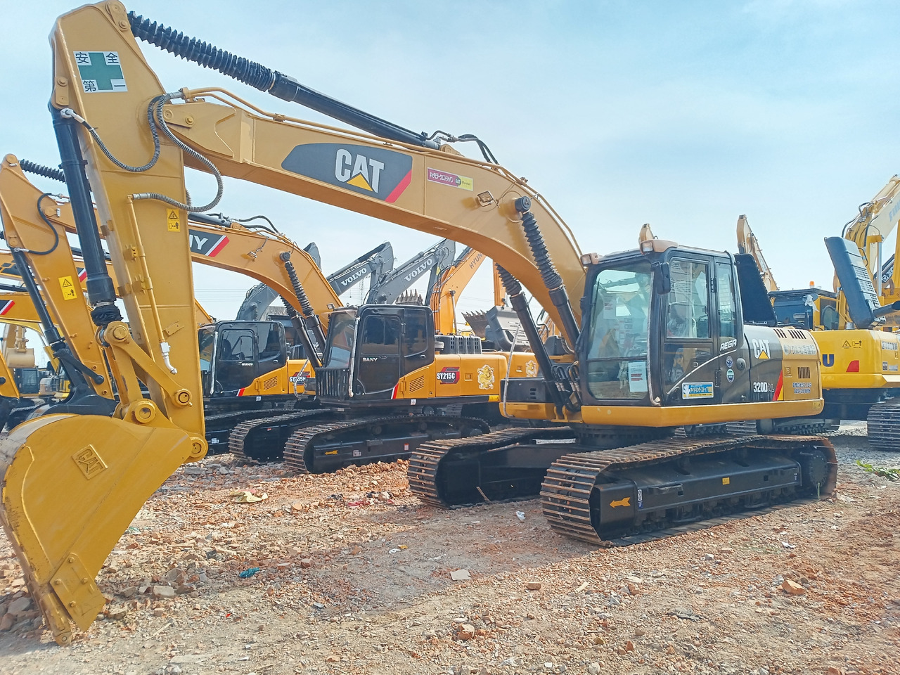 CATERPILLAR 320D2L - Excavadora de cadenas: foto 2 CATERPILLAR 320D2L - Excavadora de cadenas: foto 2