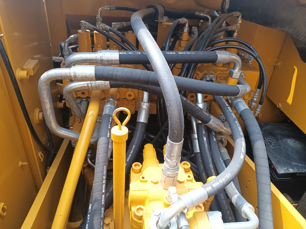 Excavadora de cadenas CATERPILLAR 323D2L: foto 7