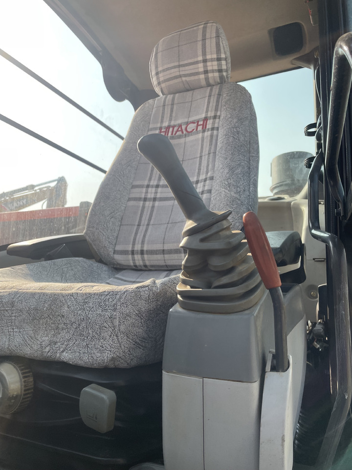 HITACHI ZX130 - Excavadora de cadenas: foto 3 HITACHI ZX130 - Excavadora de cadenas: foto 3