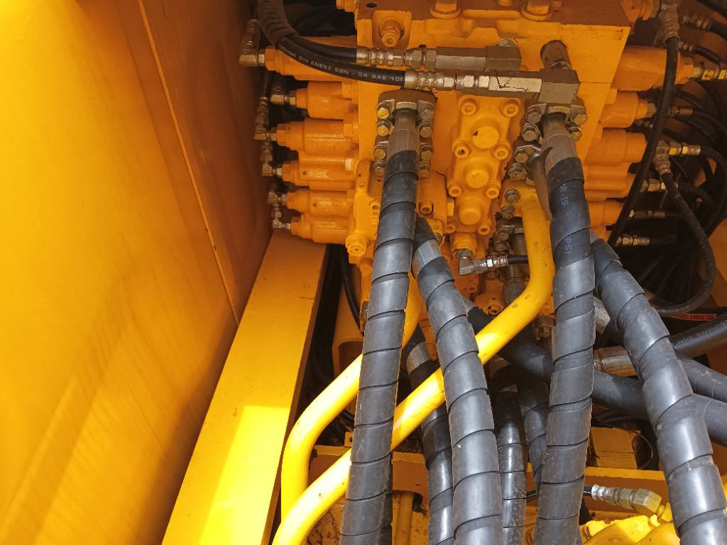 Excavadora de cadenas KOMATSU PC 220-8: foto 8 Excavadora de cadenas KOMATSU PC 220-8: foto 8