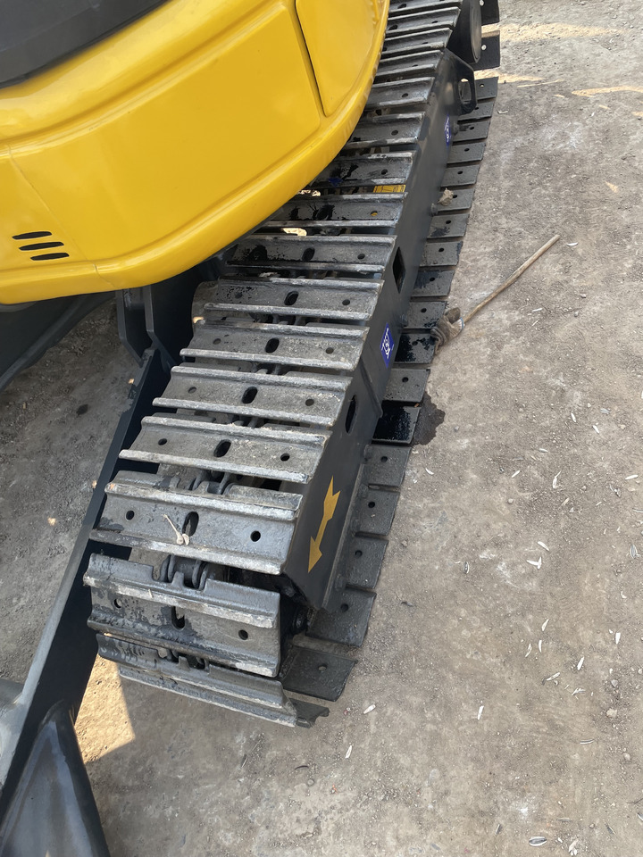 KOMATSU PC 35 MR-3 - Excavadora de cadenas: foto 5 KOMATSU PC 35 MR-3 - Excavadora de cadenas: foto 5