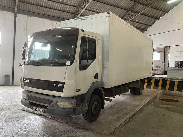 DAF AE 45 LF 3 12 - Camión frigorífico: foto 2 DAF AE 45 LF 3 12 - Camión frigorífico: foto 2