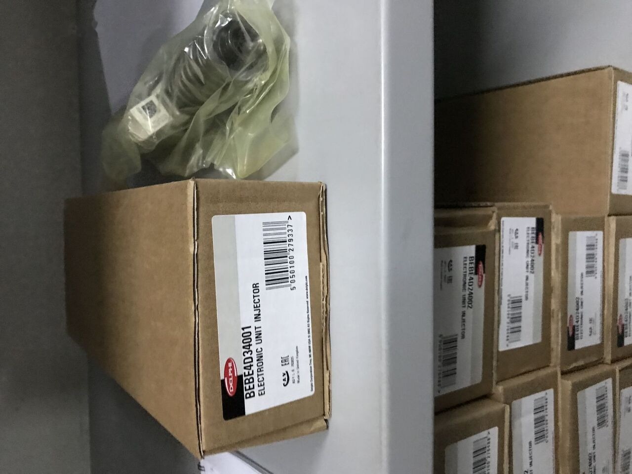 Delphi 2018 20430583 Volvo VOLVO FH SERİES truck - Inyector para Camión: foto 2 Delphi 2018 20430583 Volvo VOLVO FH SERİES truck - Inyector para Camión: foto 2