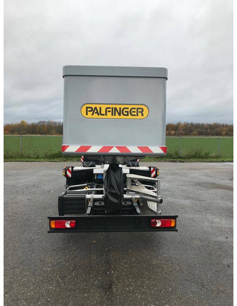 Camión con plataforma elevadora nuevo Palfinger P 200 T X E (closed basket): foto 20