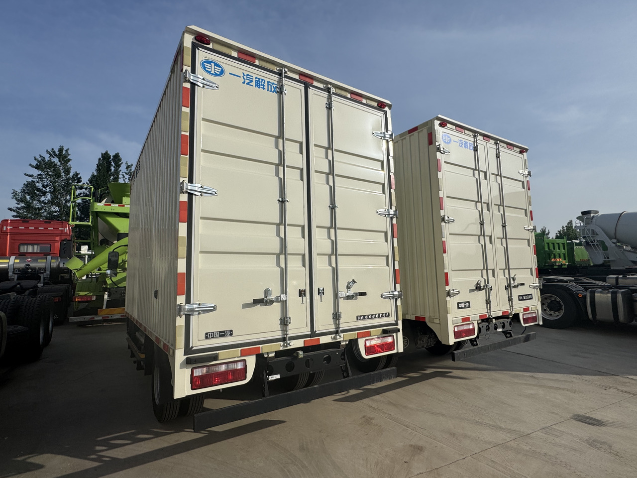 FAW - Camión caja cerrada: foto 3 FAW - Camión caja cerrada: foto 3