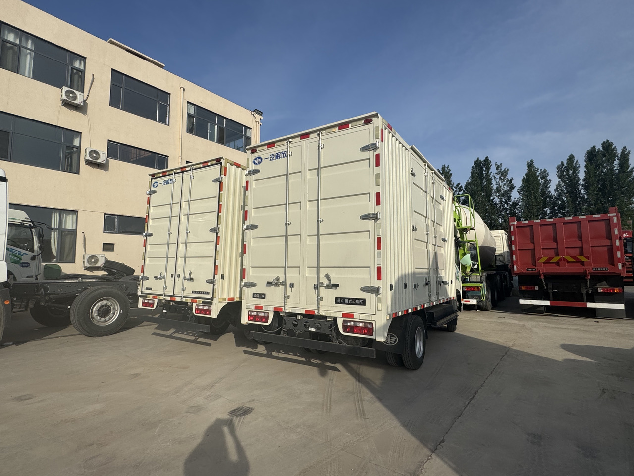 FAW - Camión caja cerrada: foto 4 FAW - Camión caja cerrada: foto 4