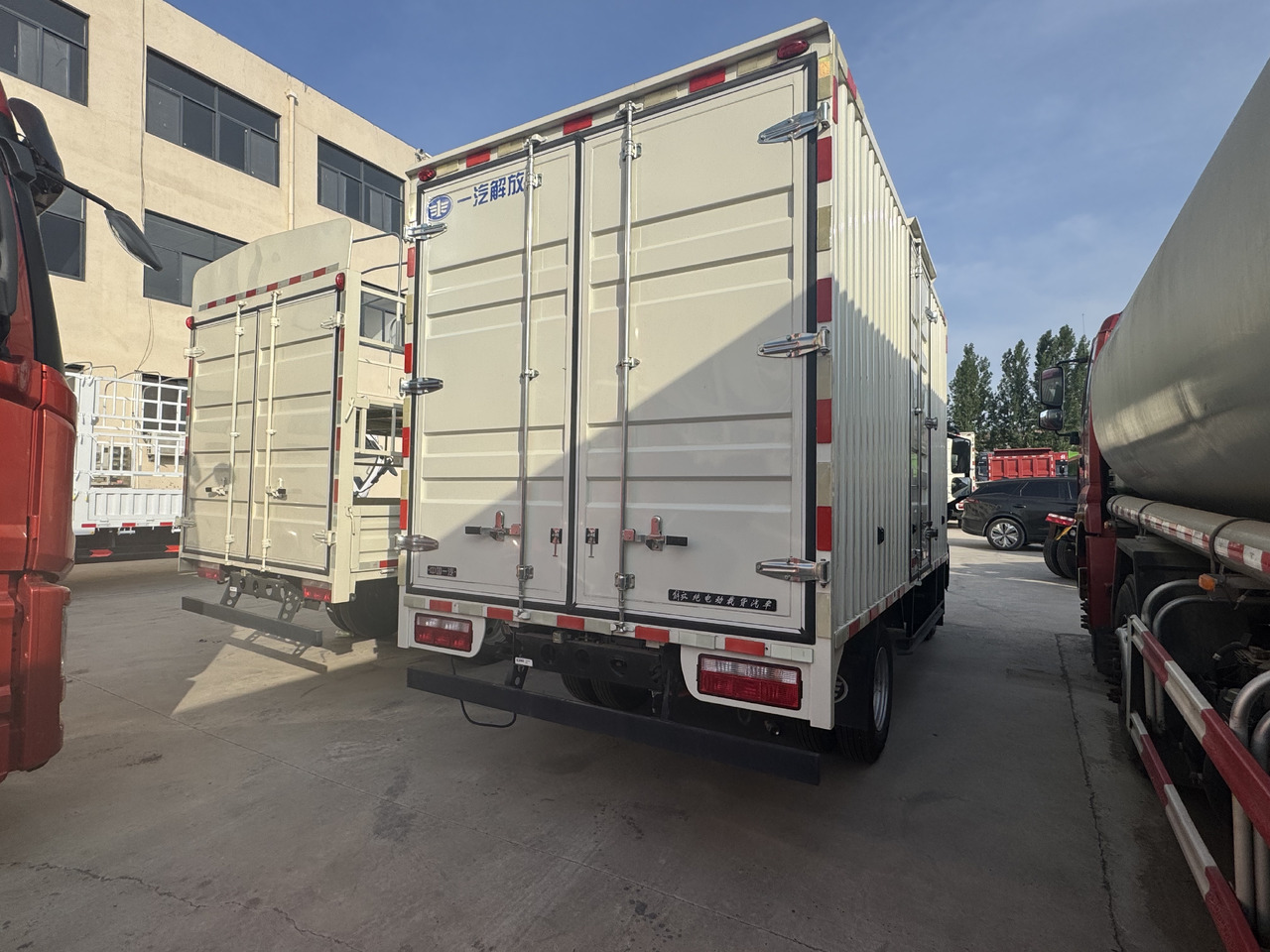 Camión caja cerrada nuevo FAW: foto 7