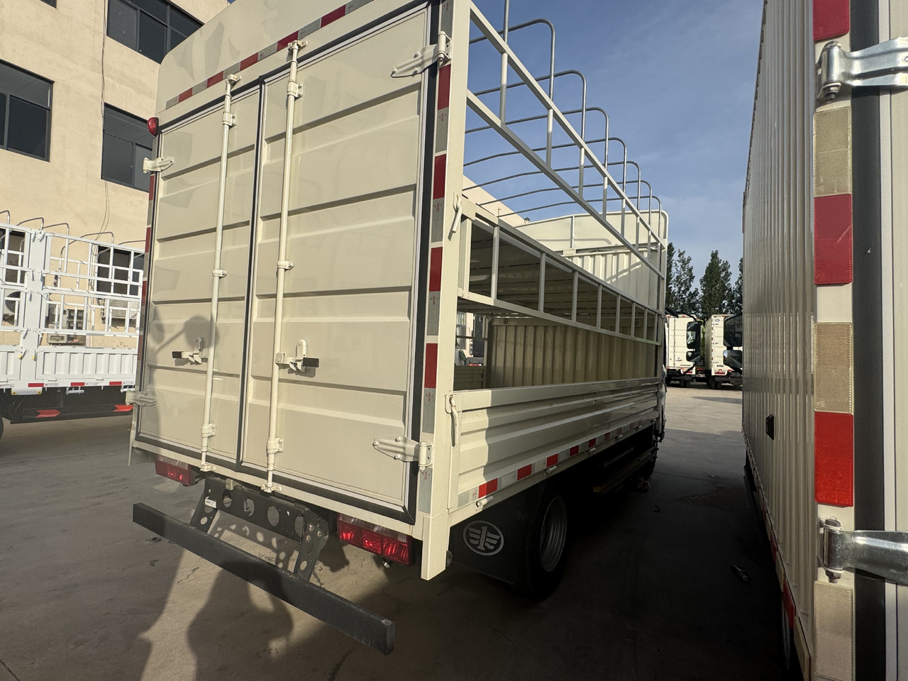 Camión caja cerrada nuevo FAW: foto 8