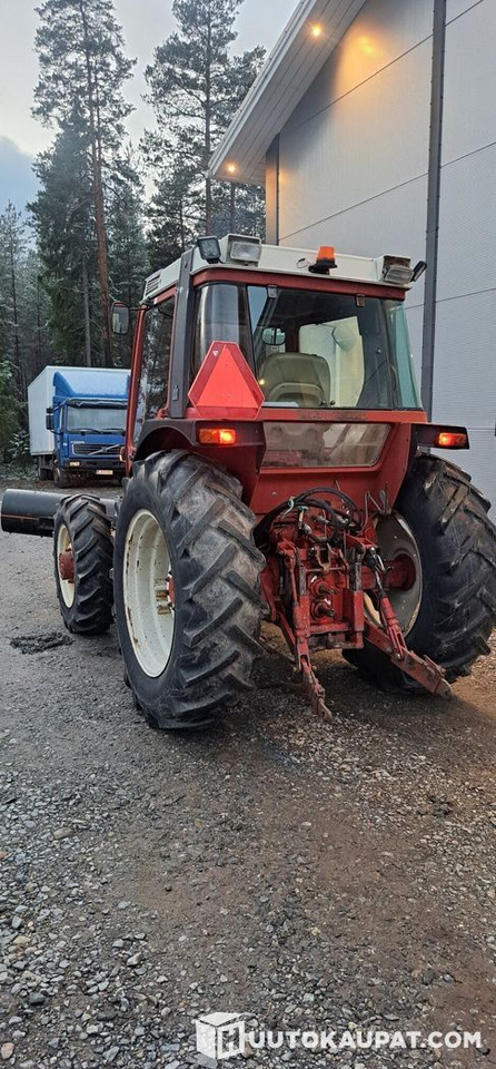 International 585XL, 1985, Diesel, 6 147 h Traktori, Kruunupyy - Tractor: foto 4 International 585XL, 1985, Diesel, 6 147 h Traktori, Kruunupyy - Tractor: foto 4