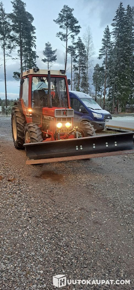 International 585XL, 1985, Diesel, 6 147 h Traktori, Kruunupyy - Tractor: foto 2 International 585XL, 1985, Diesel, 6 147 h Traktori, Kruunupyy - Tractor: foto 2