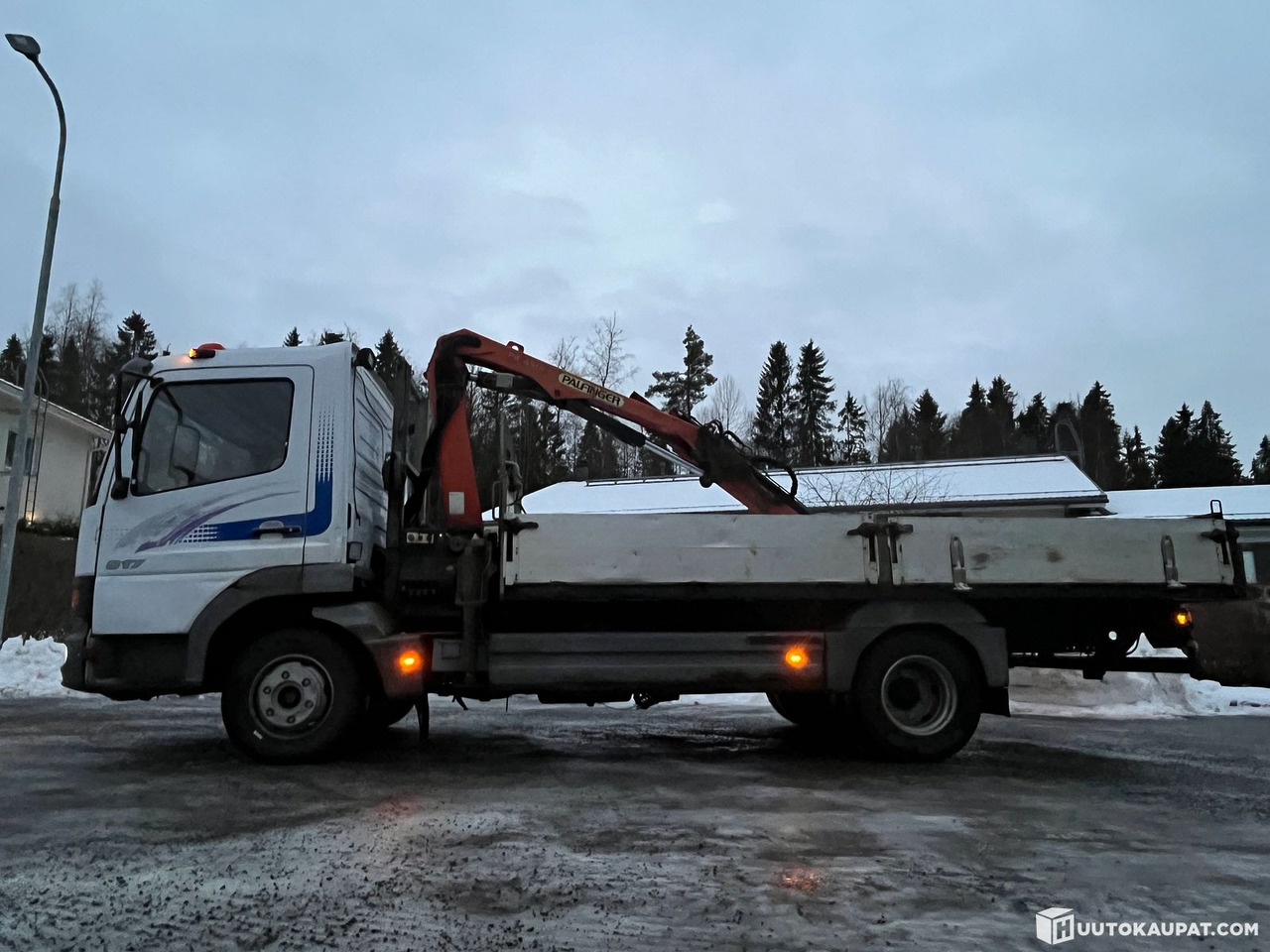 Mercedes-Benz Atego Palfingerillä, 1999, Tampere - Camión caja abierta, Camión grúa: foto 4 Mercedes-Benz Atego Palfingerillä, 1999, Tampere - Camión caja abierta, Camión grúa: foto 4