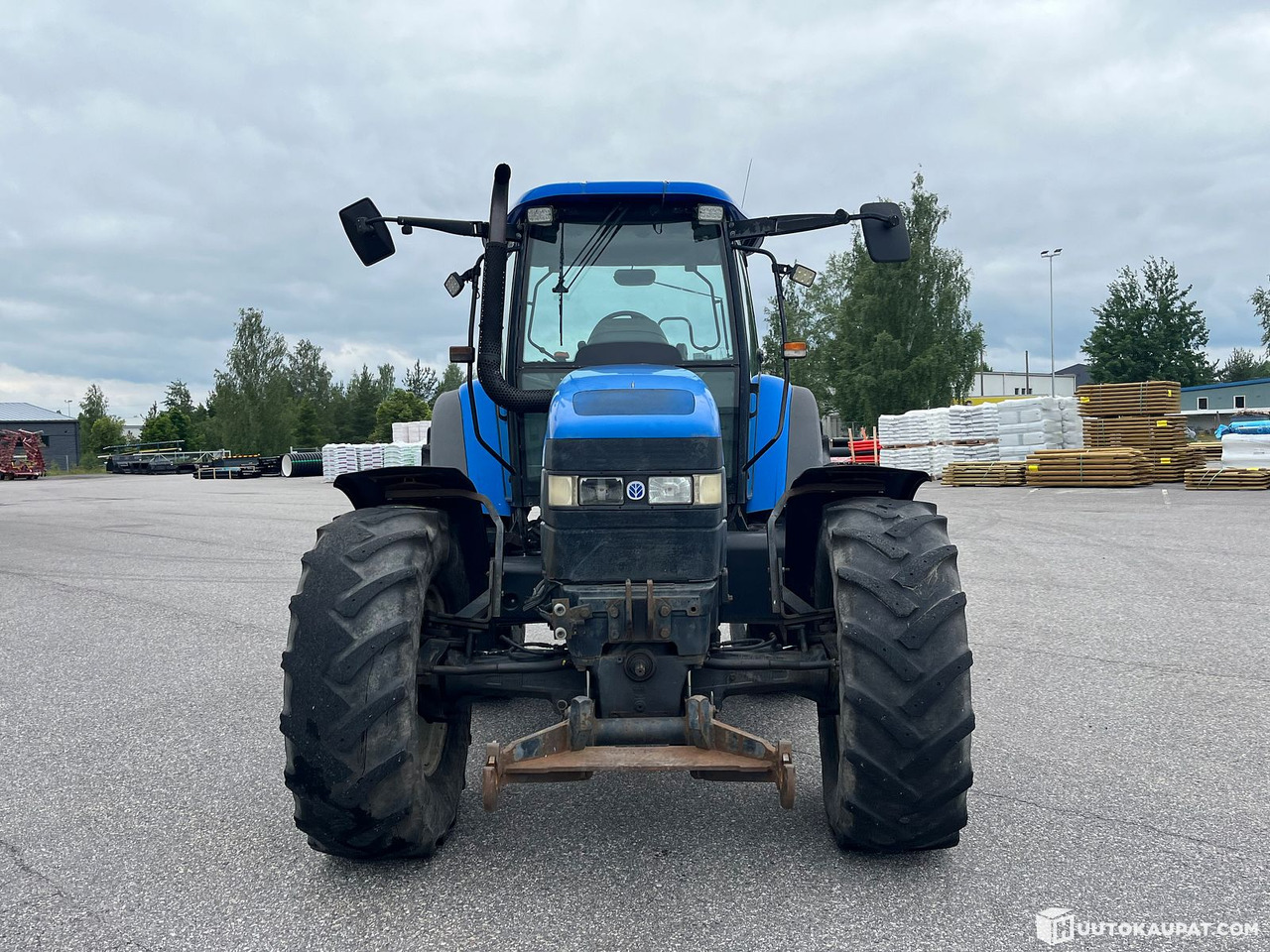 New Holland TM155 tractor with front loader, 2004, Salo - Tractor: foto 2 New Holland TM155 tractor with front loader, 2004, Salo - Tractor: foto 2