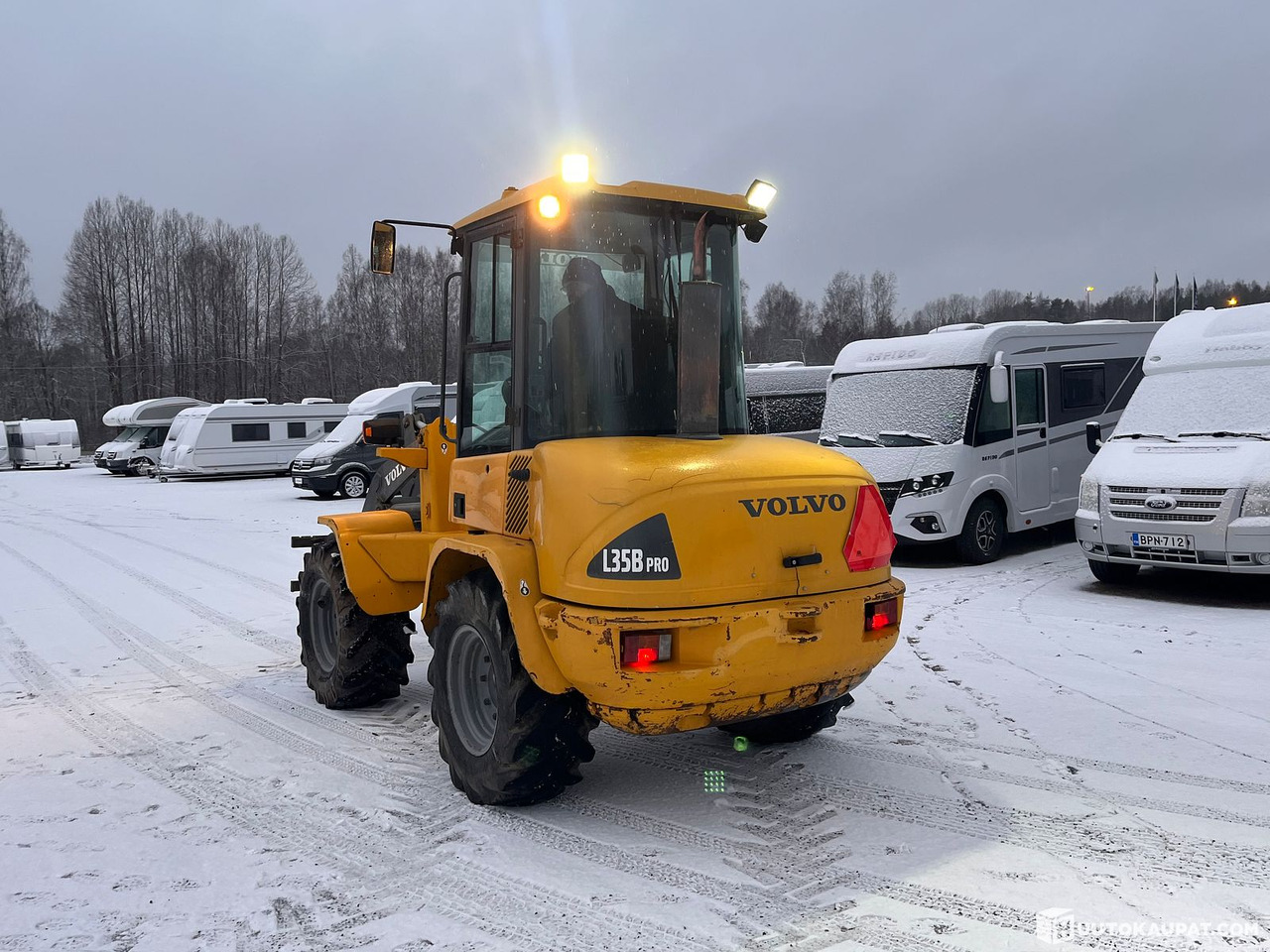 Volvo L35B Pro, pyöräkuormaaja avattavalla kauhalla ja piikeillä, 2005, Vihti - Otros maquinaria: foto 4 Volvo L35B Pro, pyöräkuormaaja avattavalla kauhalla ja piikeillä, 2005, Vihti - Otros maquinaria: foto 4