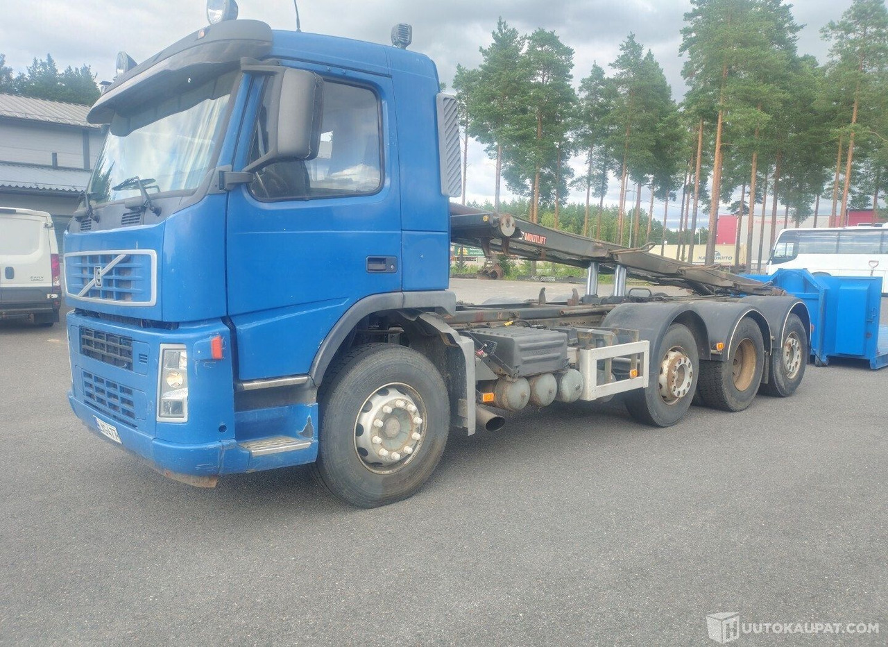 Volvo FM12 vaihtolava-auto, kats.voimassa 9/26 asti, 2004, Eura - Camión con equipo de cable: foto 1 Volvo FM12 vaihtolava-auto, kats.voimassa 9/26 asti, 2004, Eura - Camión con equipo de cable: foto 1