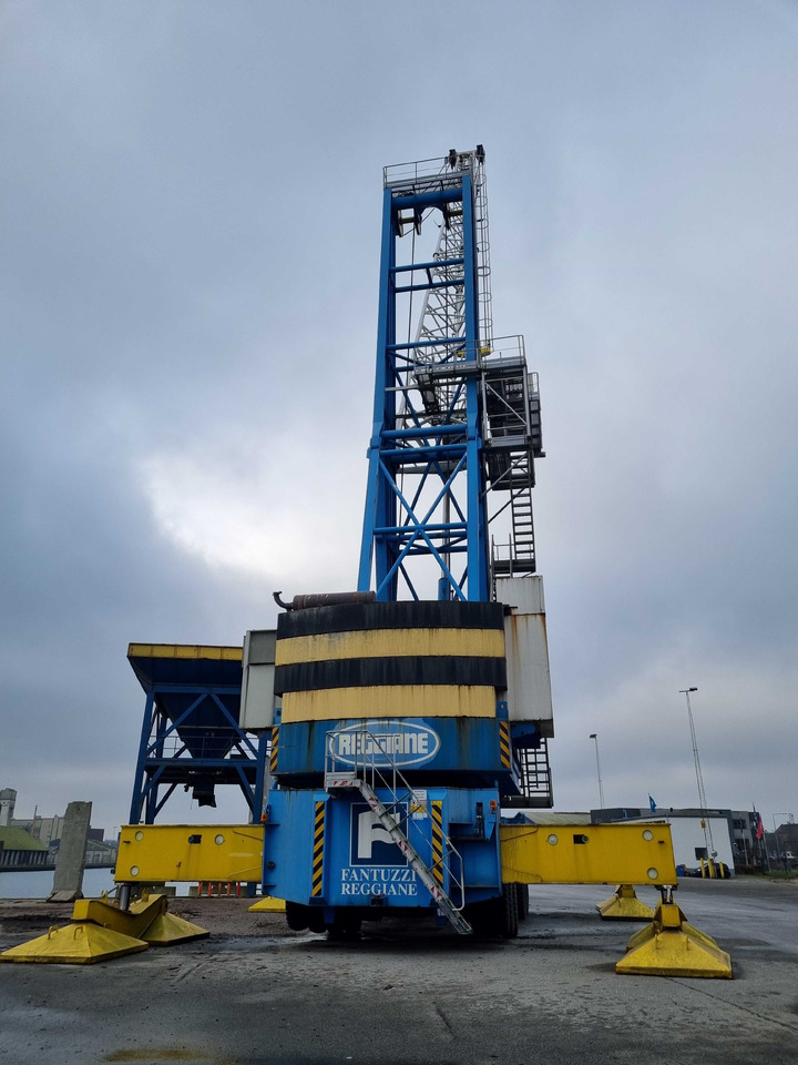 Fantuzzi MHC 130 - Equipo portuario: foto 3 Fantuzzi MHC 130 - Equipo portuario: foto 3