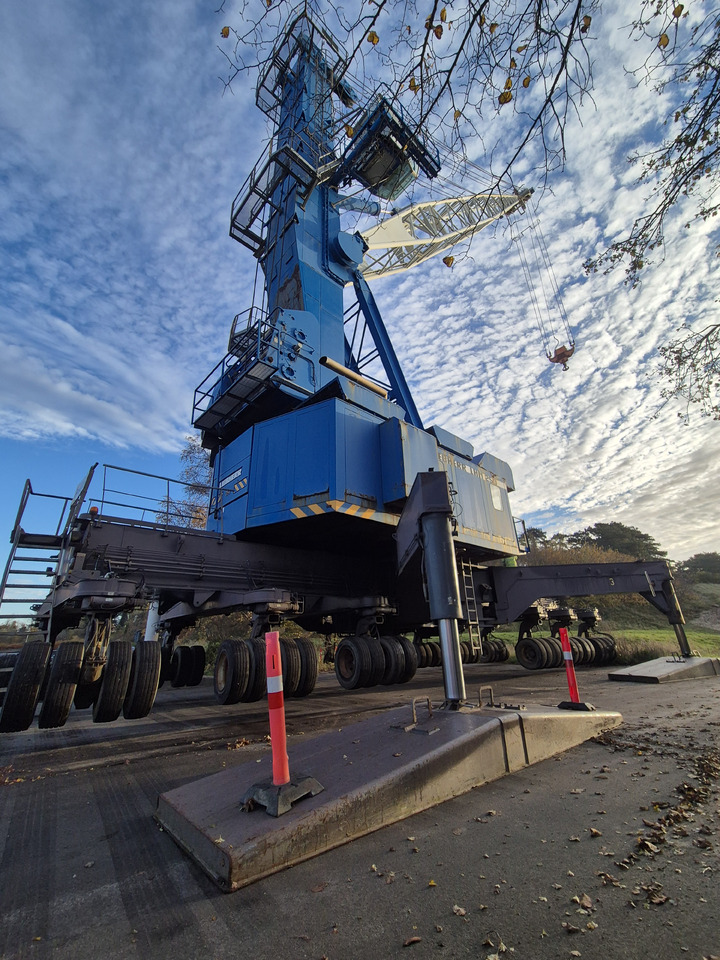 Liebherr LHM250 - Equipo portuario: foto 5 Liebherr LHM250 - Equipo portuario: foto 5