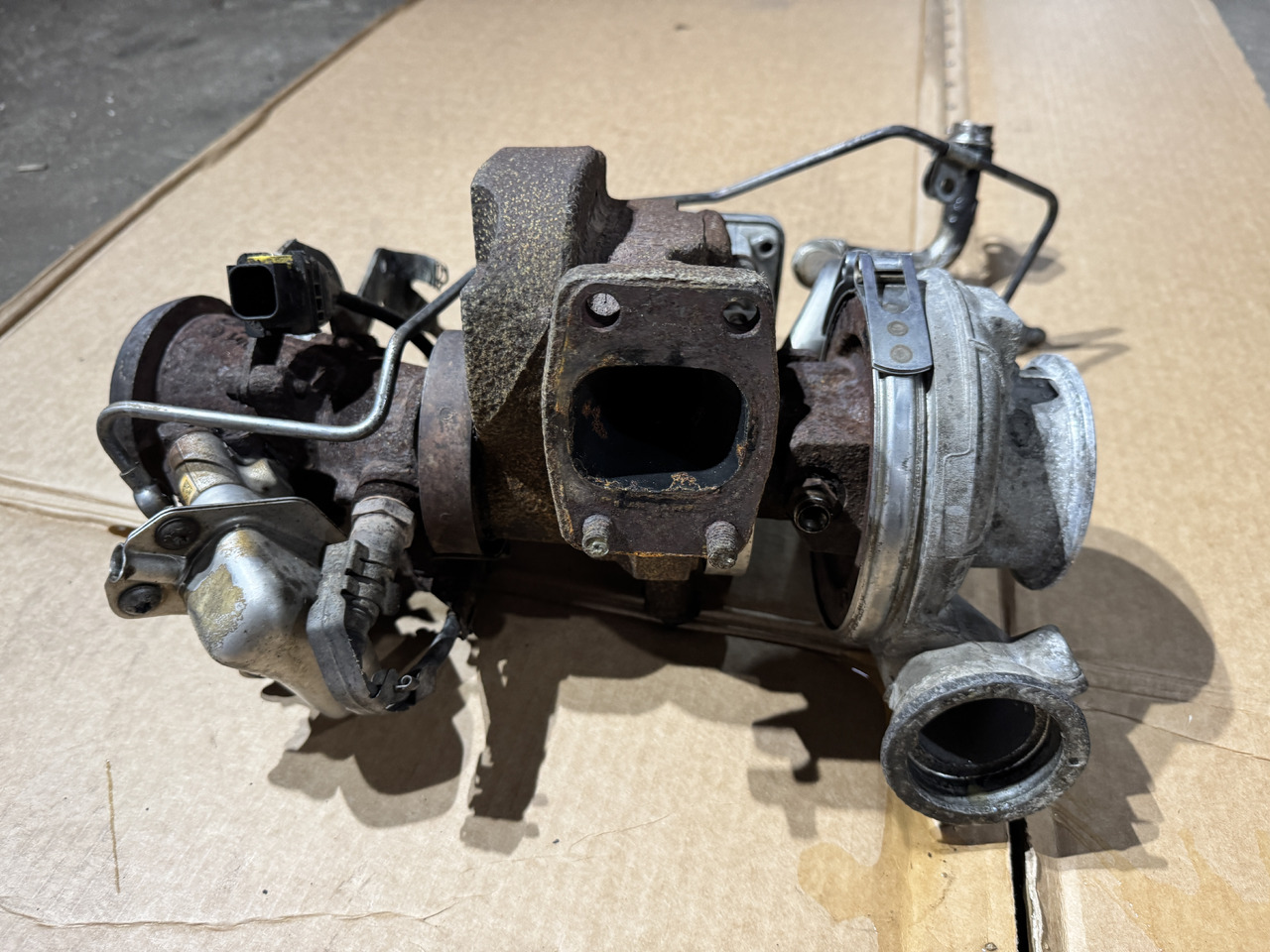 Mercedes OM934 Atego III E6 - Turbocompresor: foto 4 Mercedes OM934 Atego III E6 - Turbocompresor: foto 4