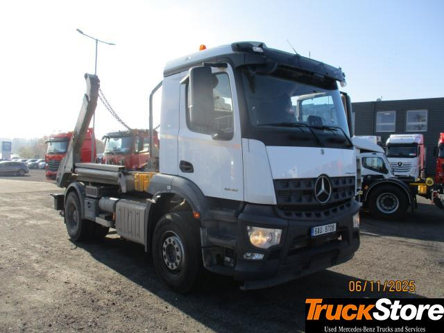 Mercedes-Benz Arocs 1846 LK - Camión portacontenedor de cadenas: foto 1 Mercedes-Benz Arocs 1846 LK - Camión portacontenedor de cadenas: foto 1
