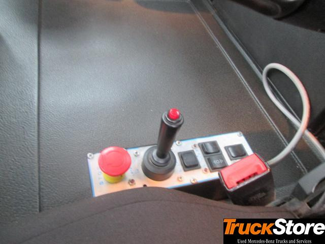 Mercedes-Benz Arocs 2645 LK - Camión portacontenedor de cadenas: foto 2 Mercedes-Benz Arocs 2645 LK - Camión portacontenedor de cadenas: foto 2
